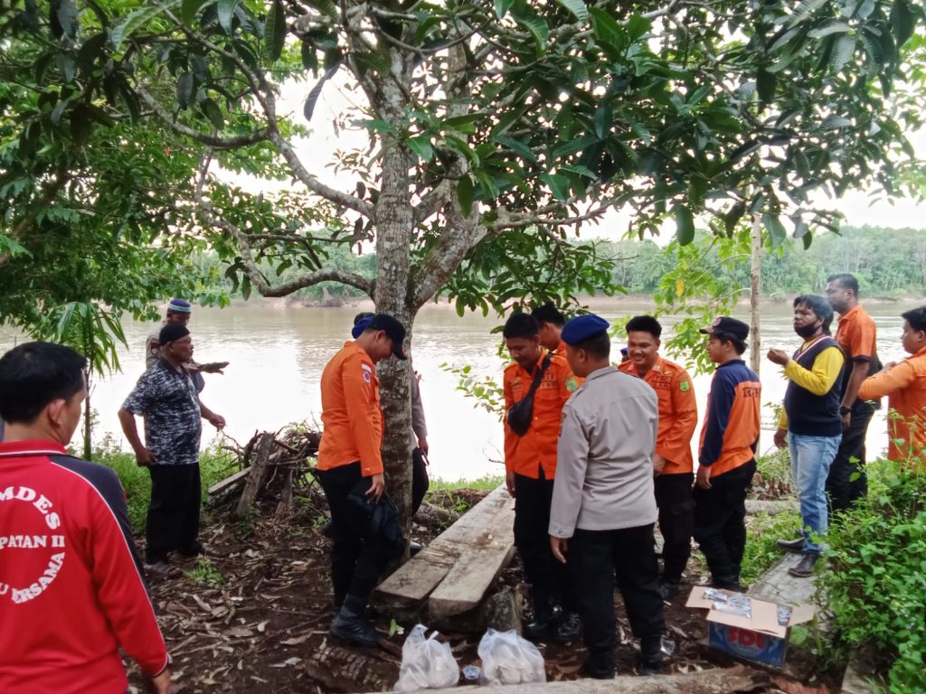 Satpolairud Polres Muba Bersama BPBD dan Tagana Beserta Masyarakat Melakukan Pencarian Korban Hilang Tenggelam di Sungai Musi